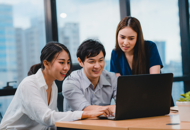 collaborative-process-multicultural-businesspeople-using-laptop-presentation-communication-meeting-brainstorming-ideas-about-project-colleagues-working-plan-success-strategy-modern-office 1